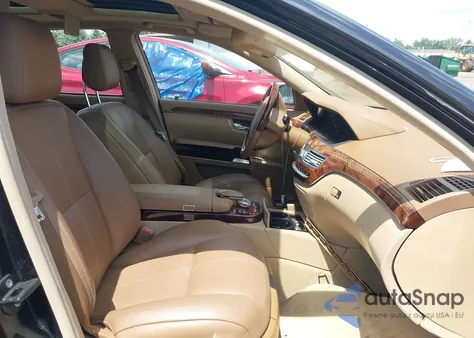 2008 Mercedes-Benz S 550 z USA, uszkodzony, nr VIN WDDNG71X38A209699